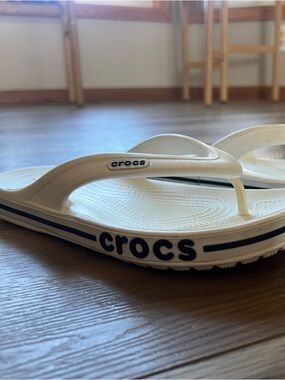 CROCS White Flip Flops size 4/6